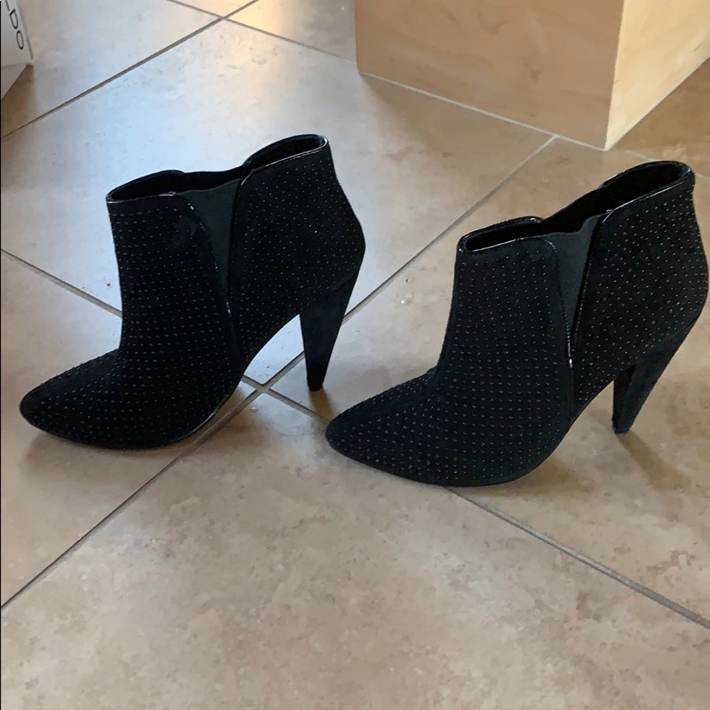 Awesome Textured Aldo Black Booties
